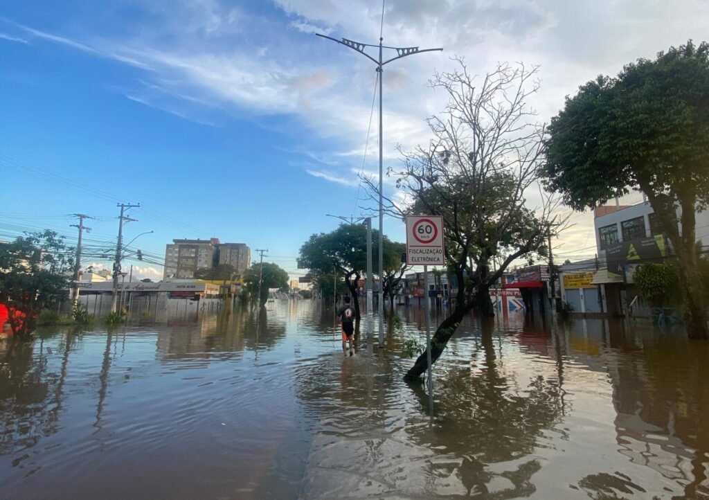 Empresas atingidas pelas enchentes de 2024 no RS poderão ter prazo estendido para pagamento do Pronampe