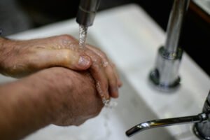 Bairros de Gravataí e Cachoeirinha sem água após falta de energia elétrica têm normalização do abastecimento previsto para o final desta manhã