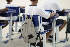 Estudantes de Cachoeirinha retornam às aulas com proibição do uso de celular