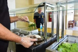 Com refeições a R$ 1, Restaurante Popular de Cachoeirinha completa 10 anos