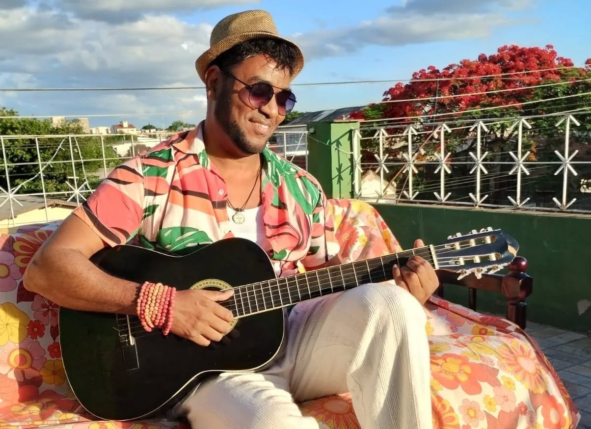 Cantor residente em Cachoeirinha, Gil Collares apresenta tributo a Jair Rodrigues em Porto Alegre
