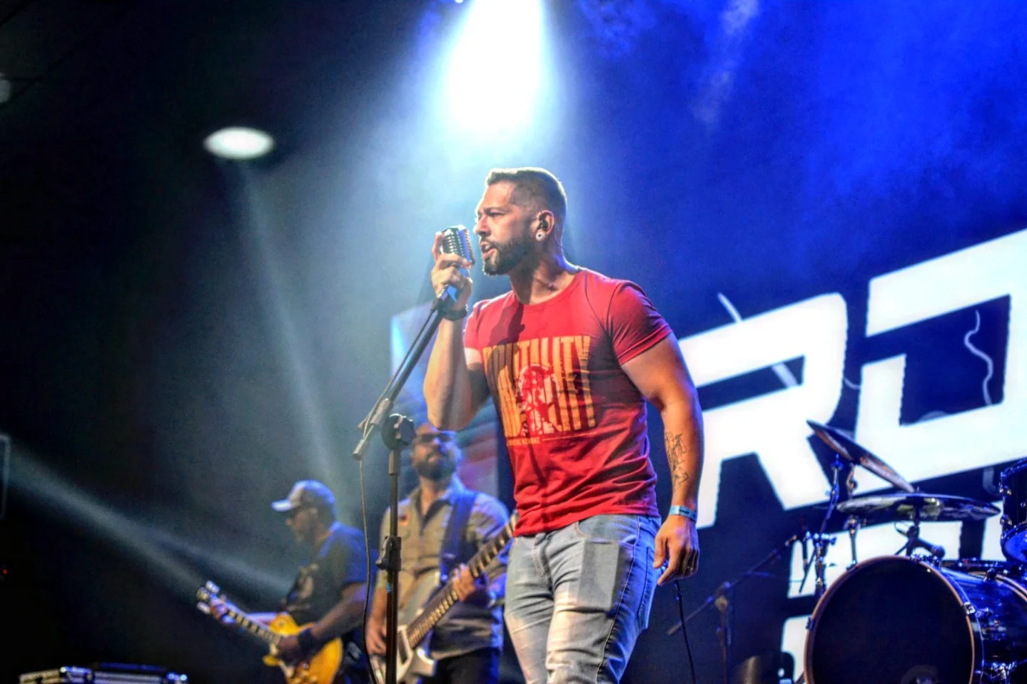 Em noite para celebrar a fé e a música, oito bandas de rock se apresentam em Cachoeirinha