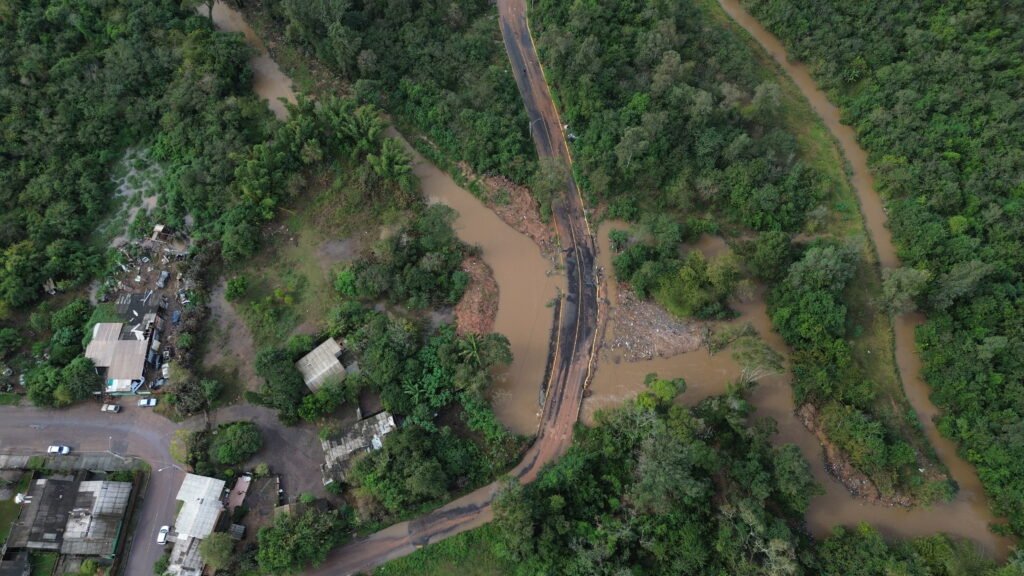 Em Cachoeirinha, trecho da Estrada do Nazário destruído após chuvas será repavimentado esta semana