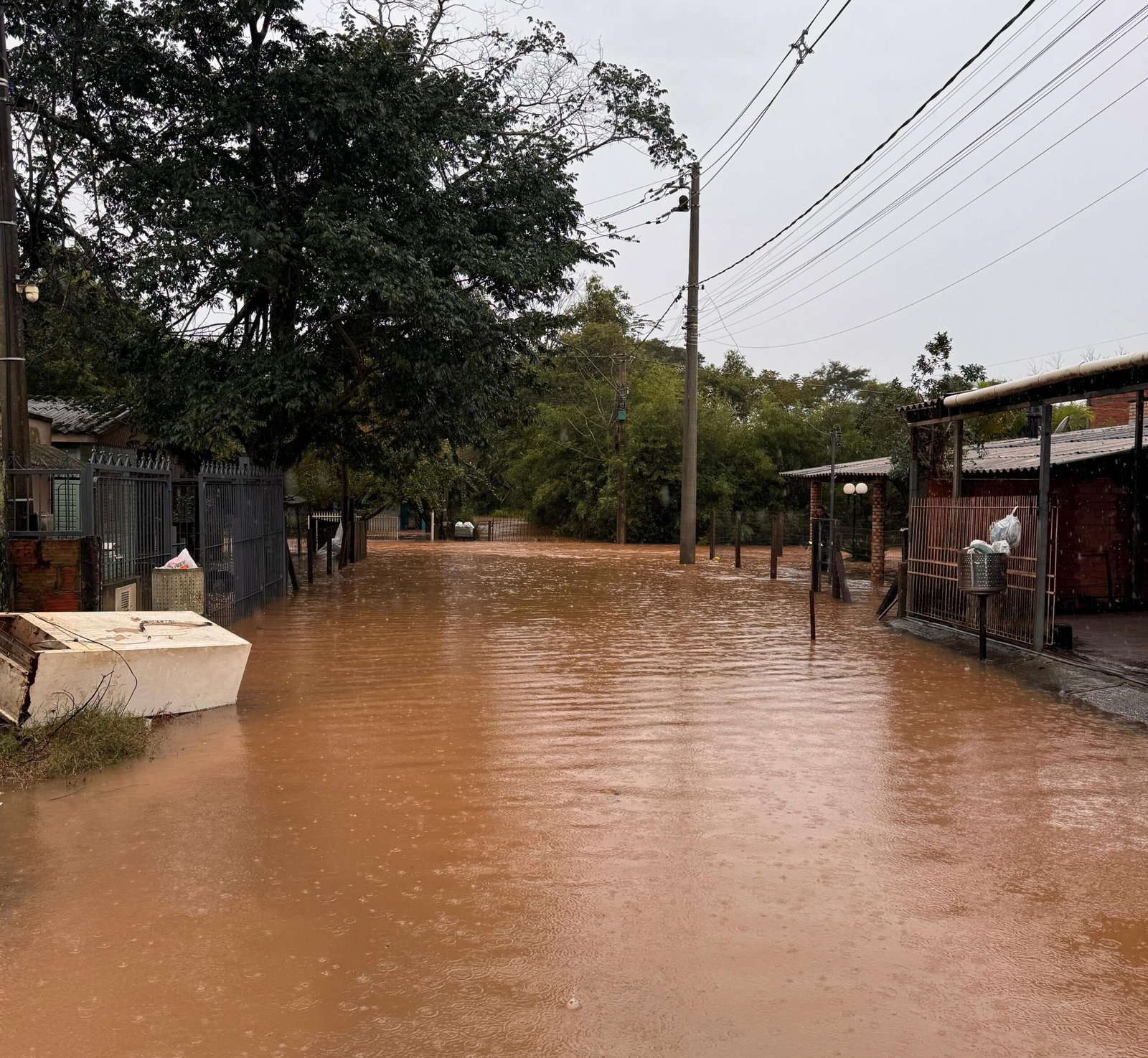 Chuvas contínuas provocam alagamentos e impactos no trânsito de Cachoeirinha