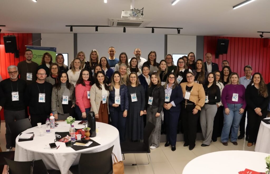 Para fortalecer micro e pequenas empresas de Cachoeirinha, ACC participa de capacitação em Caxias do Sul