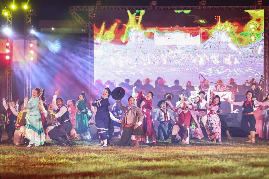 Dançarinos do Rancho da Saudade, de Cachoeirinha, participam novamente de espetáculo na Expointer