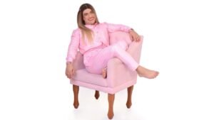 Em Cachoeirinha, stand-up comedy com “Bruna Feitoria”, personagem do humorista Maikinho Pereira, acontece no dia 26