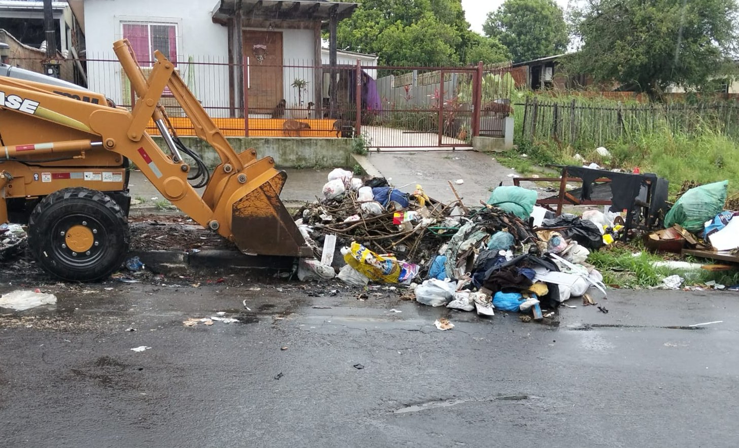 Mais de 4,5 toneladas de lixo são recolhidas em ponto de descarte irregular em Cachoeirinha