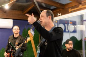 Karaokê, Os Kupinshas e um playlist nostálgico serão os destaques da Festa “Replay: Dance outra vez” em Cachoeirinha