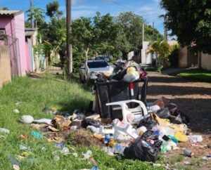 Moradores ainda convivem com falhas na coleta de lixo em bairros de Cachoeirinha