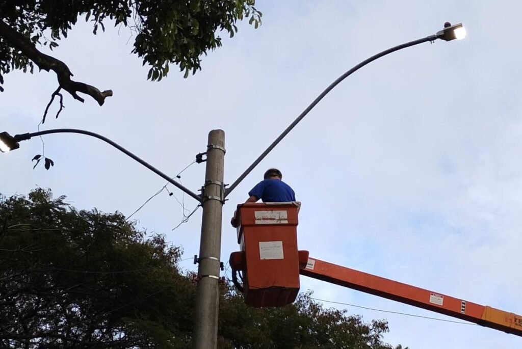 Por meio de contratação emergencial, Cachoeirinha retoma manutenção da iluminação pública após dois anos