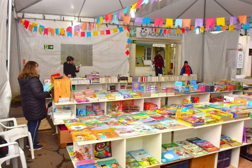 Instituto Ágora promove Feira do Livro em Cachoeirinha e amplia o acesso de estudantes à leitura