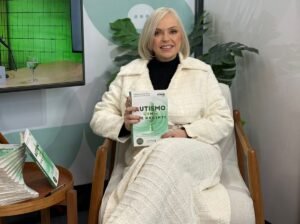 No Dia do Orgulho Autista, advogada de Cachoeirinha lança livro que reúne histórias de famílias atípicas e reforça debate sobre inclusão
